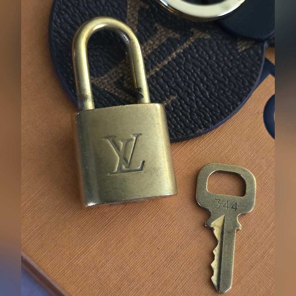 🟡Authentic Gold Louis Vuitton Padlock & key #344🟡 - Picture 11 of 13